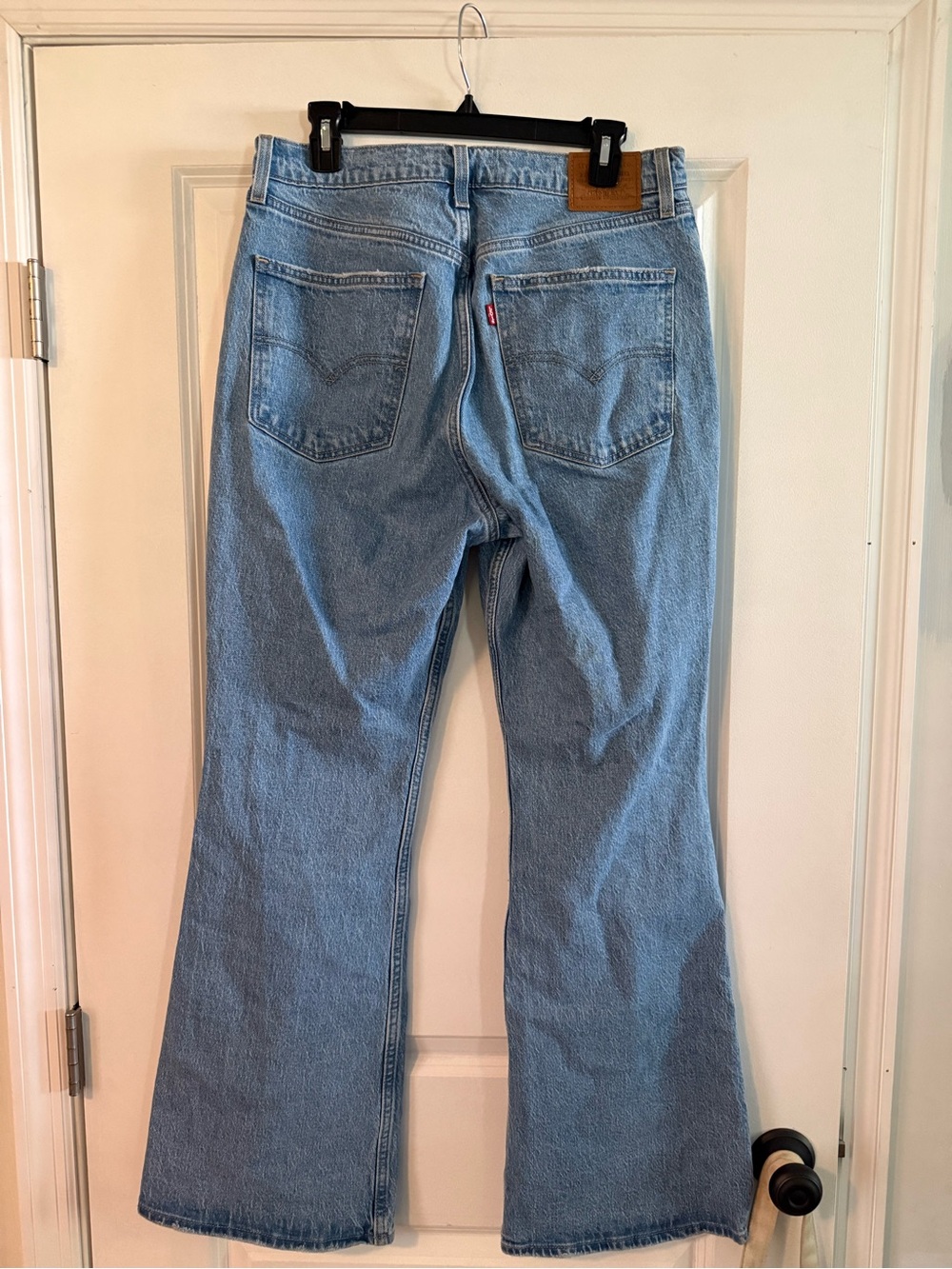 Levi’s 70s High Rise Flare Jeans Size 31 Light Wash Wide Leg Bell Bottom Denim - Picture 3 of 6